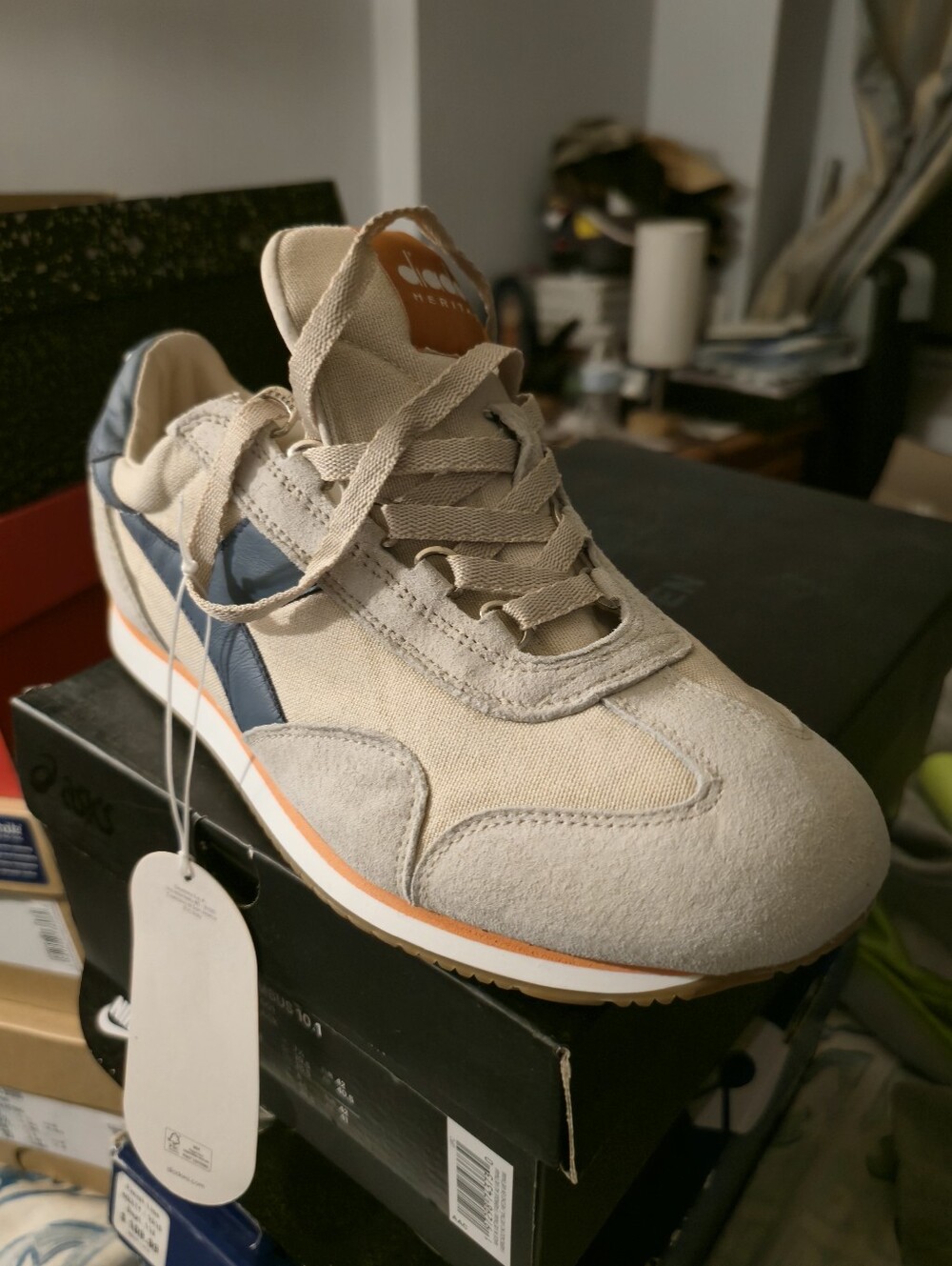 NEW Diadora Men's Beige and Blue Sneakers